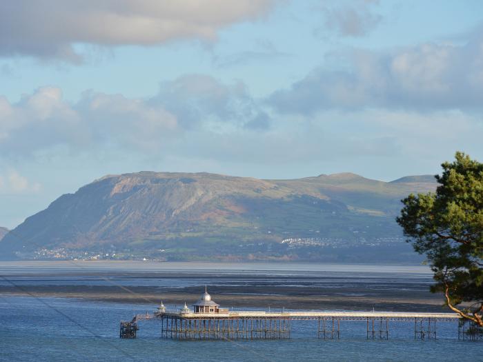 Pen Dinas, Bangor-On-Dee