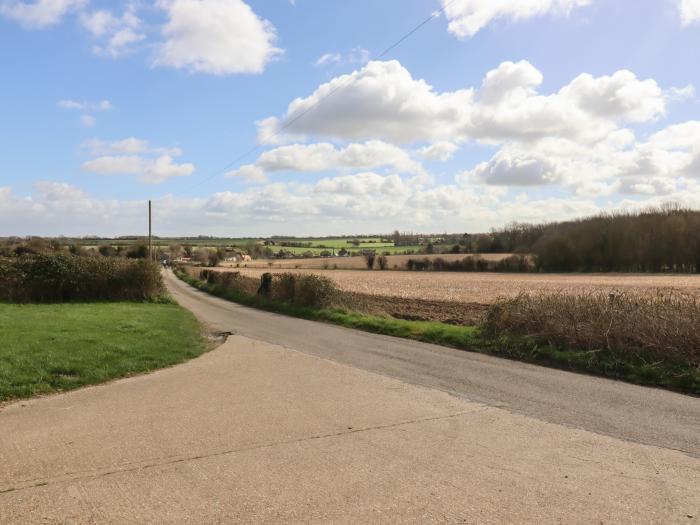 The Goose Shed, Adisham near Wingham, Kent. Off-road parking. Canterbury. Working farm. Pets welcome