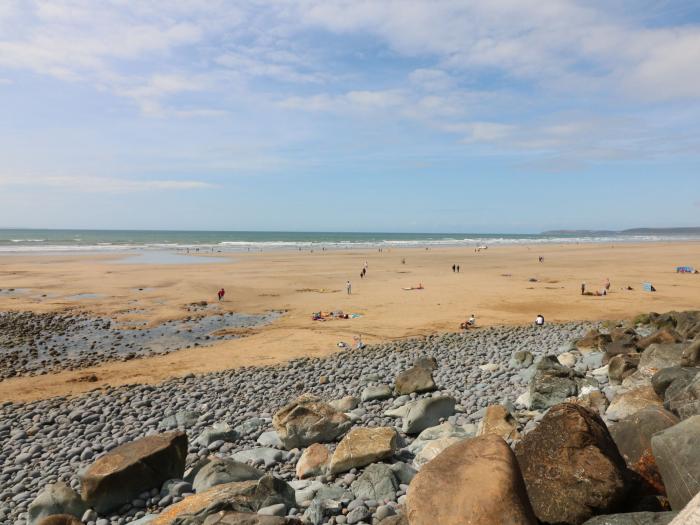 The Lobster Pot, Westward Ho!, Devon, Smart TV, underfloor heating, close to a beach and amenities.