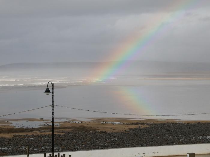 The Lobster Pot, Westward Ho!, Devon, Smart TV, underfloor heating, close to a beach and amenities.