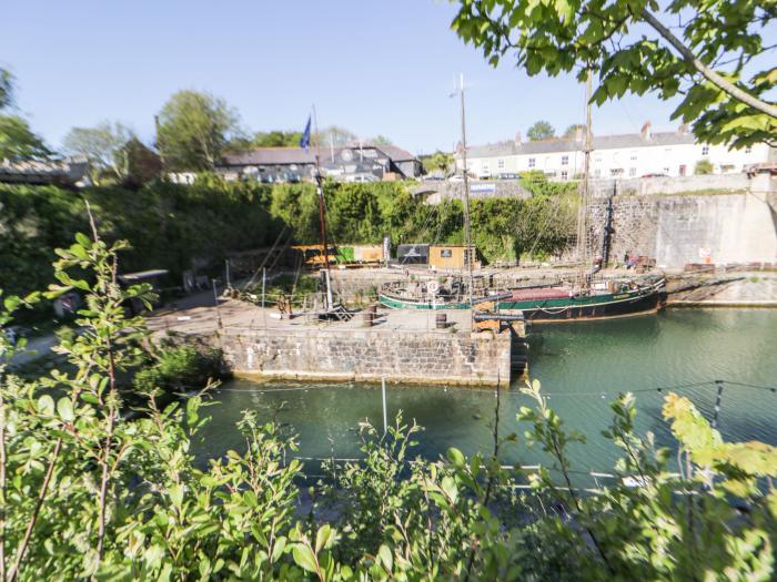 Miners cottage, St Austell, Cornwall, close to beach, patio, ample off-road parking and dog-friendly