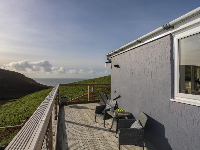 Bryn Y Mor nr Llwyngwril, Gwynedd. In National Park. Two-bedroom bungalow with sea views. Open-plan.