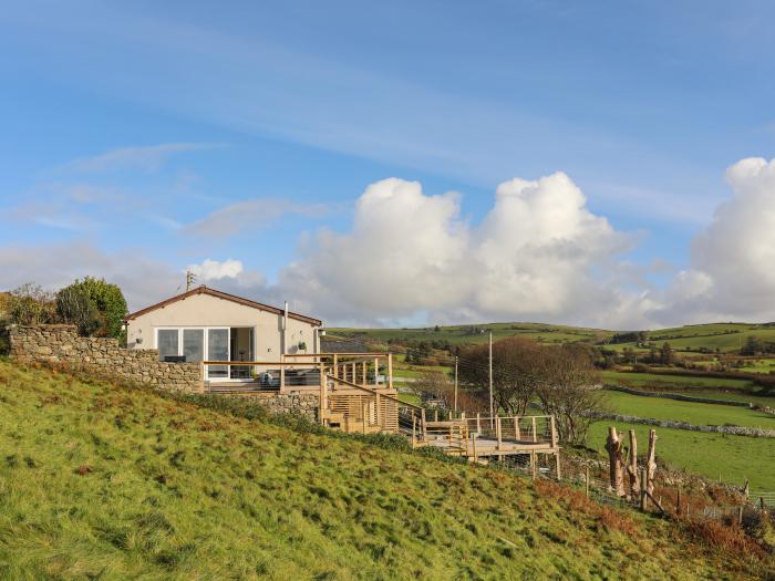 Bryn Y Mor nr Llwyngwril, Gwynedd. In National Park. Two-bedroom bungalow with sea views. Open-plan.