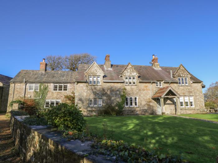 Appuldurcombe Farmhouse, Wroxall near Ventnor, Isle of Wight. Near AONB. Near coast. Woodburner. TV.