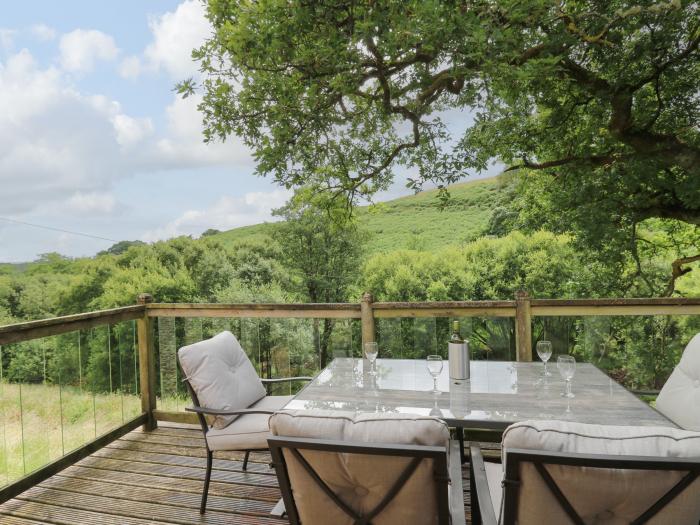 Nant Glas is nr Lampeter, Carmarthenshire. Two-bedroom cottage with private balcony and rural views.