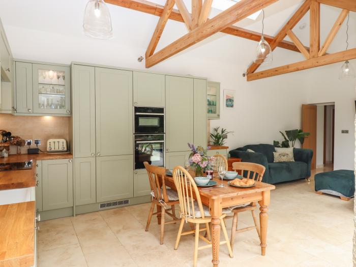 Blake Cottage, is in Pelynt, Cornwall. Enclosed garden. Parking. Couples retreat. Woodburning stove.