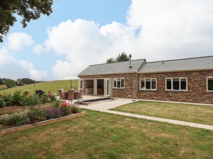 Blake Cottage, is in Pelynt, Cornwall. Enclosed garden. Parking. Couples retreat. Woodburning stove.