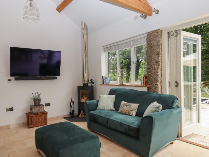 Blake Cottage, is in Pelynt, Cornwall. Enclosed garden. Parking. Couples retreat. Woodburning stove.