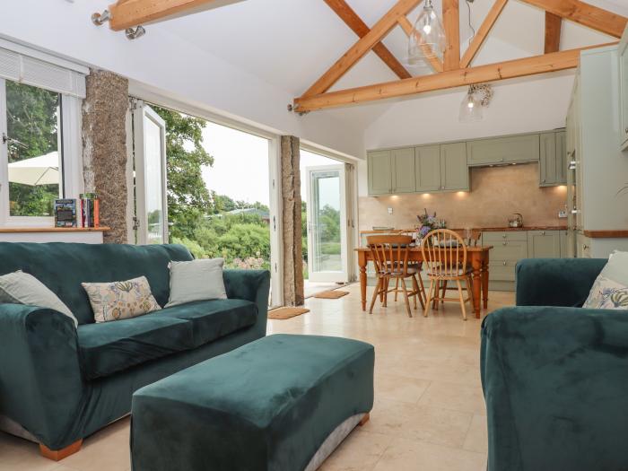 Blake Cottage, is in Pelynt, Cornwall. Enclosed garden. Parking. Couples retreat. Woodburning stove.