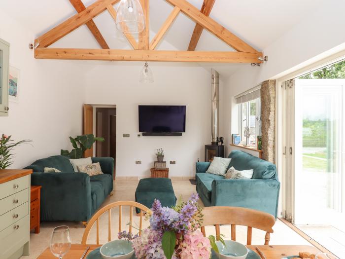 Blake Cottage, is in Pelynt, Cornwall. Enclosed garden. Parking. Couples retreat. Woodburning stove.