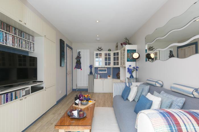 Huers Hide, Carbis Bay, Cornwall, King Bedroom, Private deck, Study, WiFi, Flatscreen TV, DVD player