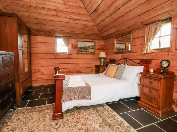 Y Caban in Llangollen, Wrexham. Three double bedrooms. Rustic. Open-plan living space. Pet-friendly.