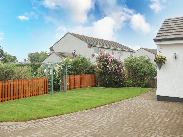 Bwythyn Eirlys (Snowdrop Cottage), Cemaes Bay