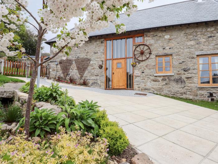 Bagtor Granary, Ilsington, Devon, on working farm, in National Park, hot tub, woodburning stove,3bed