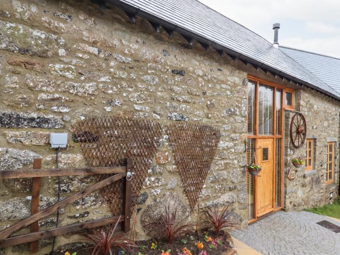 Bagtor Granary, Ilsington, Devon, on working farm, in National Park, hot tub, woodburning stove,3bed