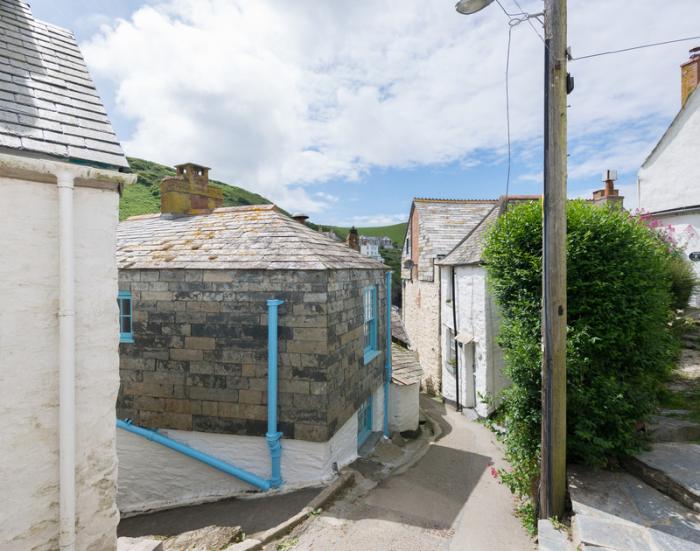 Bre Cottage, Port Isaac, Cornwall, two bedrooms, woodburning stove, dog-friendly, allocated parking.