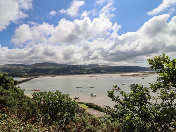 Windycroft, Barmouth, Gwynedd. Elevated position. Panoramic sea vistas. Beach closeby. Pets allowed.