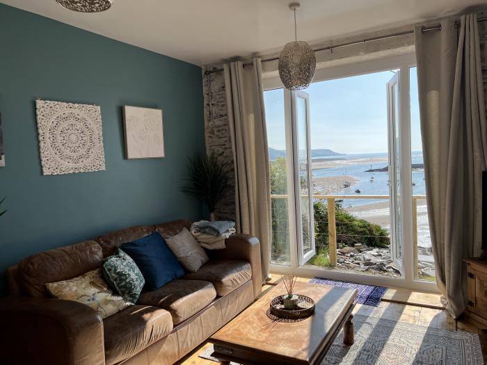 Windycroft, Barmouth, Gwynedd. Elevated position. Panoramic sea vistas. Beach closeby. Pets allowed.