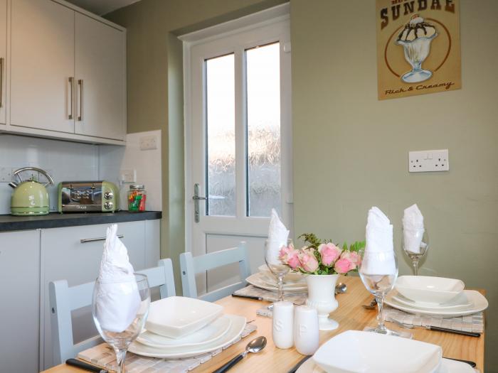 George's Place is near Kingsley, Staffordshire. Two-bedroom home near amenities. Near national park.