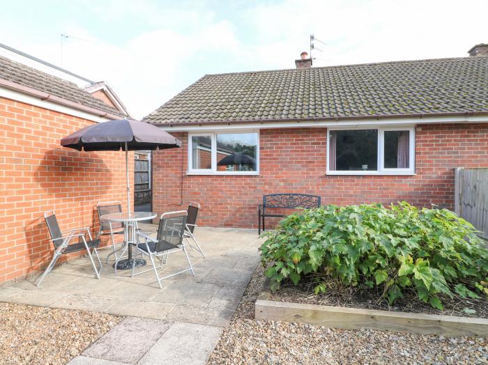 George's Place is near Kingsley, Staffordshire. Two-bedroom home near amenities. Near national park.
