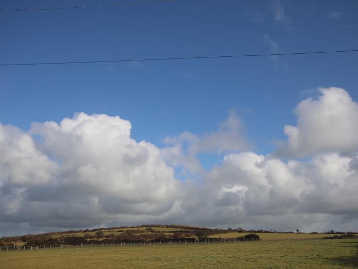 2 Glantraeth Estate, Valley