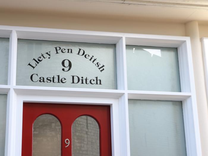Llety Pen Deitch 1, Caernarfon, Gwynedd. Close to shop/pub. Near National Park. Close to attraction