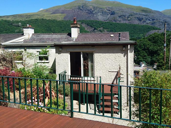 Llety'r Wyddfa, Llanberis, Gwynedd. Close to a shop, pub and lake. Near National Park. Countryside