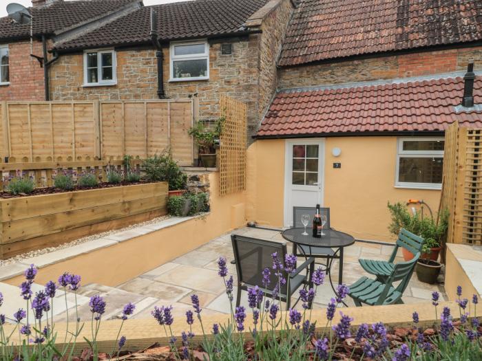 Holly Cottage in West Coker, Somerset, Yeovil, Jurassic coast within reach, off-road parking, garden