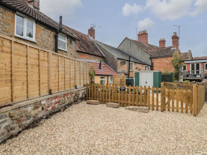 Holly Cottage in West Coker, Somerset, Yeovil, Jurassic coast within reach, off-road parking, garden