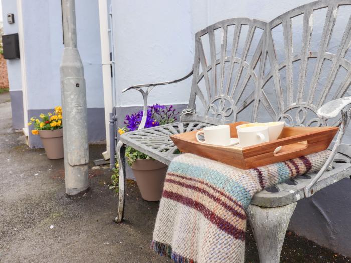 Honeymoon Cottage, Appledore, Devon, pet-friendly, contemporary, close to amenities and beach, 1 bed