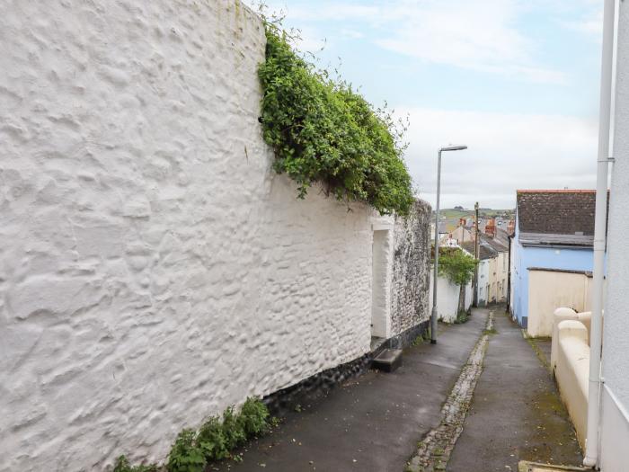 Honeymoon Cottage, Appledore, Devon, pet-friendly, contemporary, close to amenities and beach, 1 bed