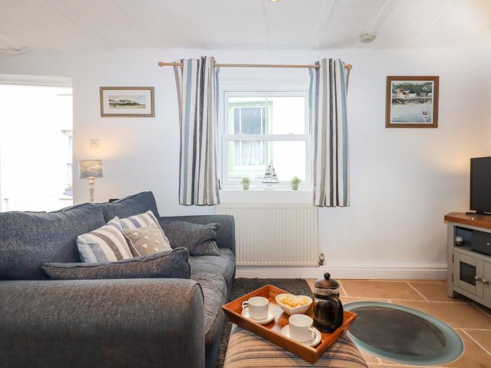 Honeymoon Cottage, Appledore, Devon, pet-friendly, contemporary, close to amenities and beach, 1 bed