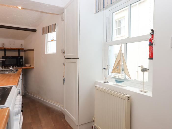 Honeymoon Cottage, Appledore, Devon, pet-friendly, contemporary, close to amenities and beach, 1 bed