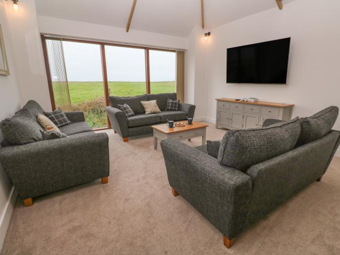 Pol View, Helston, Cornwall, Close to a Beach, WiFi, Open-plan living, Working Farm, Sea views, 5bed