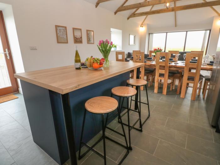 Pol View, Helston, Cornwall, Close to a Beach, WiFi, Open-plan living, Working Farm, Sea views, 5bed