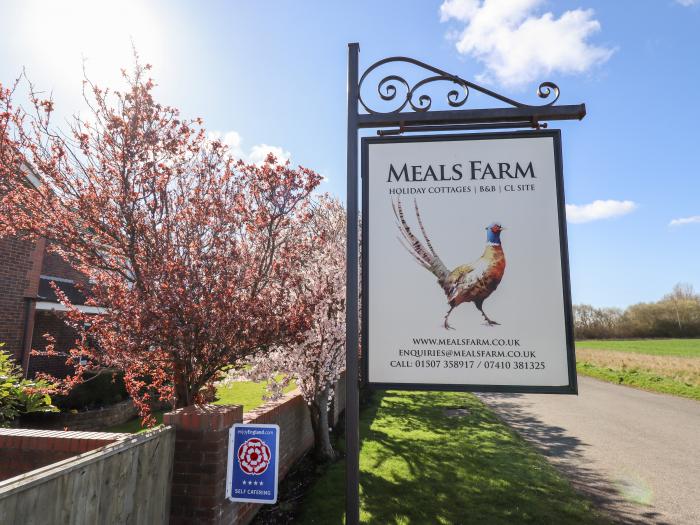The Granary, North Somercotes, Lincolnshire, Near an Area Of Outstanding Natural Beauty, Pets, 2beds