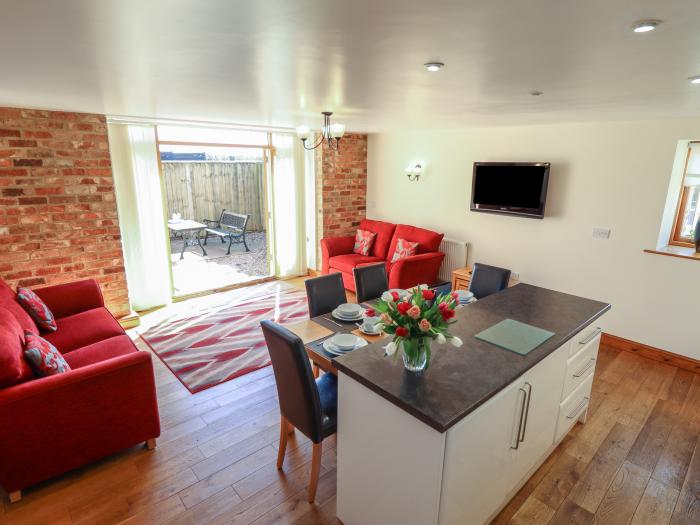 The Granary, North Somercotes, Lincolnshire, Near an Area Of Outstanding Natural Beauty, Pets, 2beds