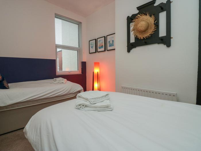 West End Bay in Morecambe in Lancashire. Pet-friendly. Smart TV. Close to beach and shops. Near AONB