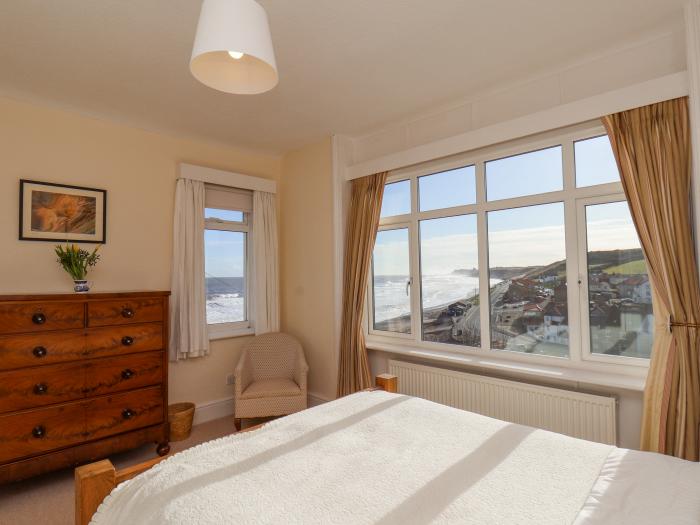 Craigmore, Sandsend, North Yorkshire, close to beach, near National Park, washing machine, parking..