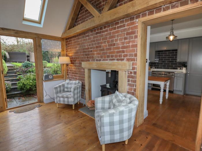 Wayside House, Aston On Clun, Shropshire. In AONB. Near shop and pub. Woodburning stove. Hot tub. TV