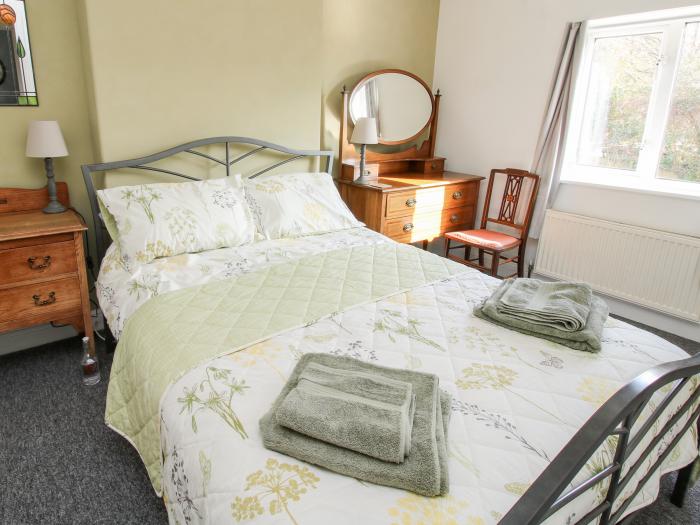 The Ferns, Ludlow, Shropshire, family-friendly, near AONB, close to amenities and river, character,