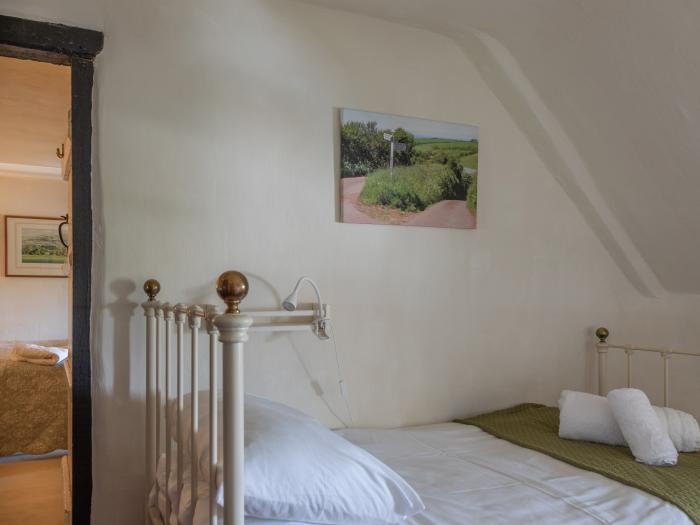 Rose Thatch, Malborough, Devon. Countryside, Near a National Park, Woodburning Stove, Cottage, Patio