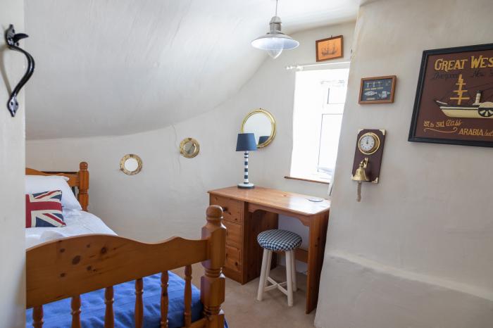 Rose Thatch, Malborough, Devon. Countryside, Near a National Park, Woodburning Stove, Cottage, Patio