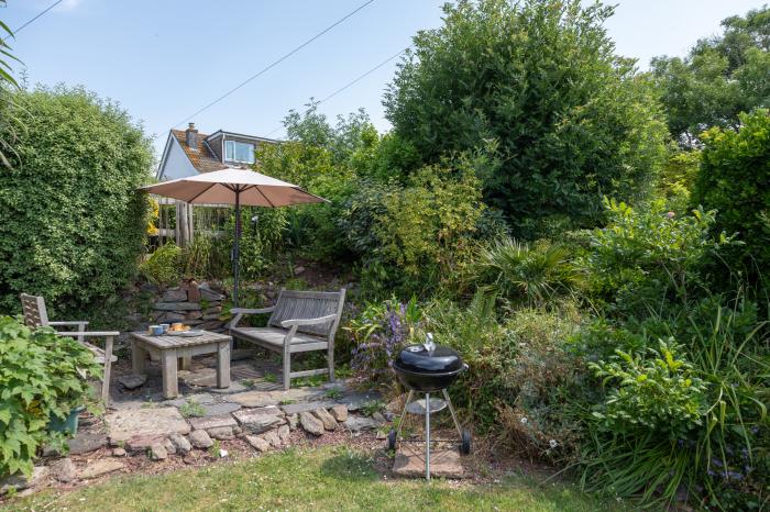 Rose Thatch, Malborough, Devon. Countryside, Near a National Park, Woodburning Stove, Cottage, Patio