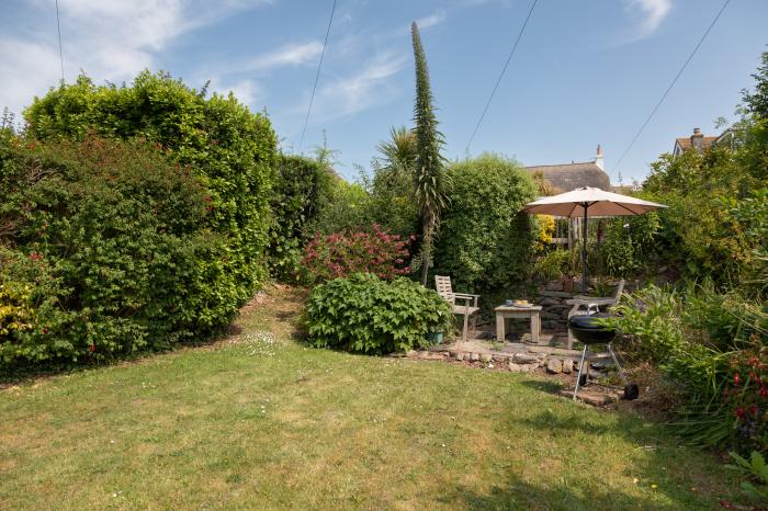 Rose Thatch, Malborough, Devon. Countryside, Near a National Park, Woodburning Stove, Cottage, Patio