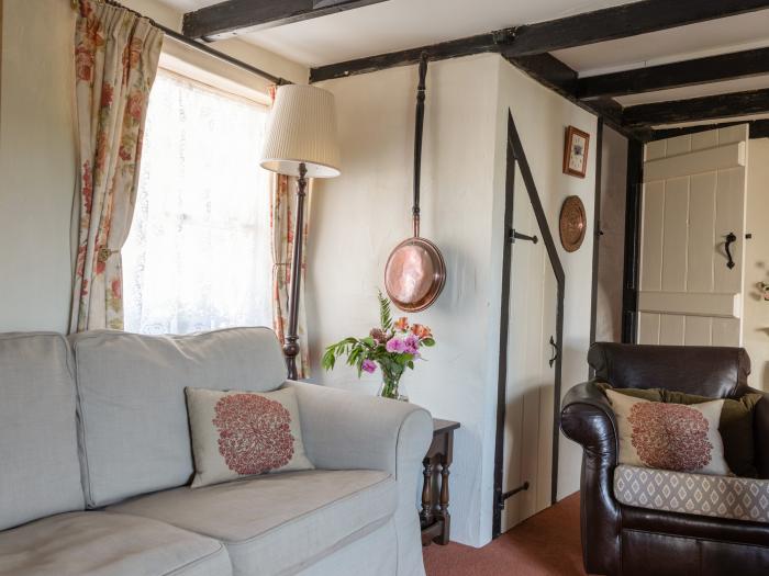 Rose Thatch, Malborough, Devon. Countryside, Near a National Park, Woodburning Stove, Cottage, Patio