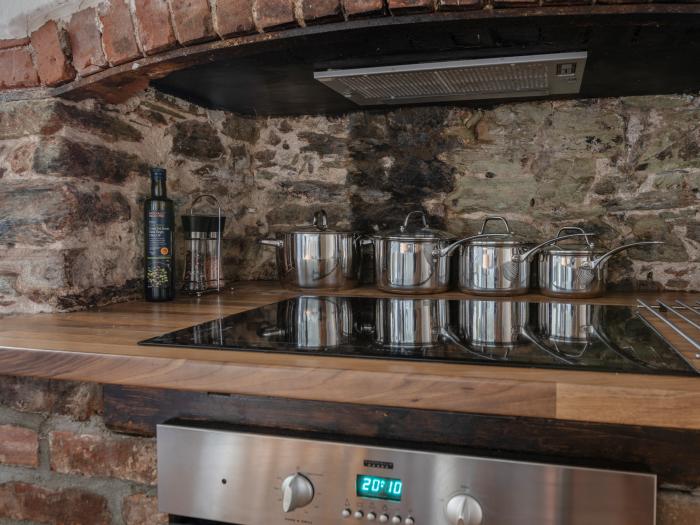 Rose Thatch, Malborough, Devon. Countryside, Near a National Park, Woodburning Stove, Cottage, Patio