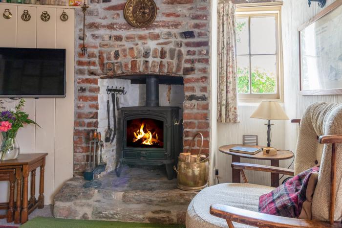 End Cottage, Malborough, Devon, Near a National Park, Close to a beach, Woodburning stove, Microwave