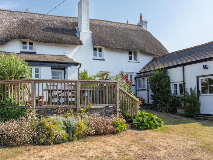 End Cottage, Malborough, Devon, Near a National Park, Close to a beach, Woodburning stove, Microwave