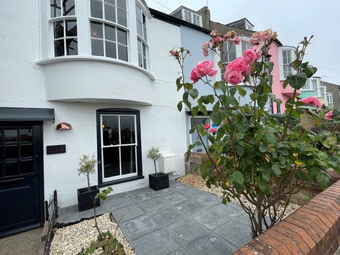 6, The Terrace, Weymouth, Dorset. Boutique finish. Two bedrooms. Beach nearby. Enclosed garden. WiFi